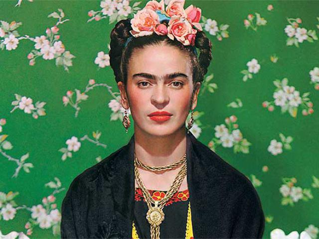 Exposition Frida Kahlo - Costumes réalisés par des élèves du Lycée Roz Glas - Quimperlé